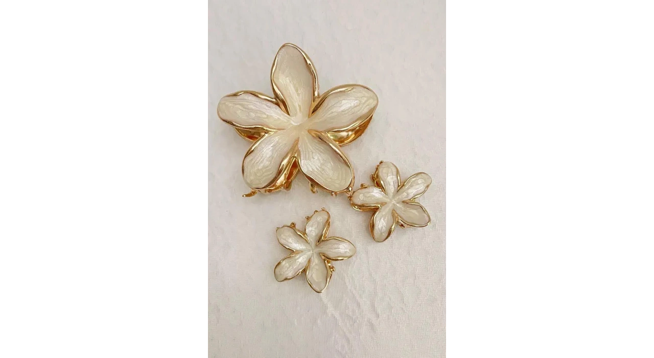 Beyaz Renk Lotus Figürlü 3lü Mandal Toka Set