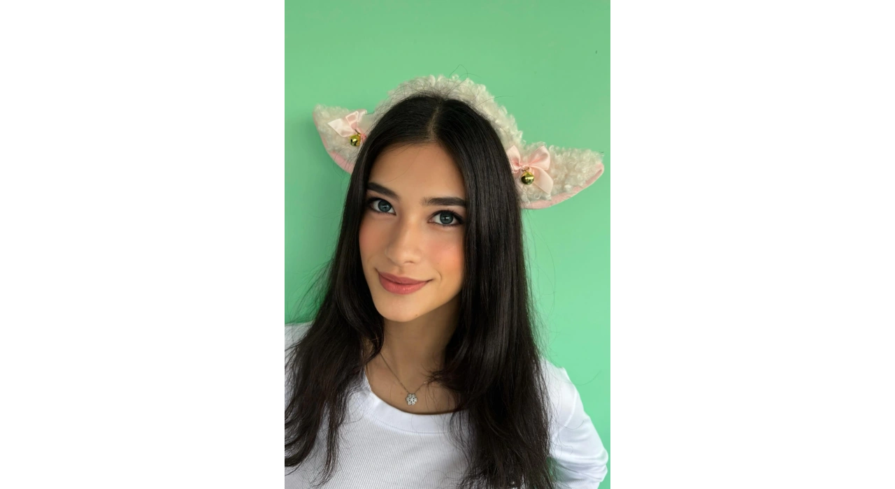 Beyaz Renk Peluş Zil Detaylı Kuzu Kulağı Taç