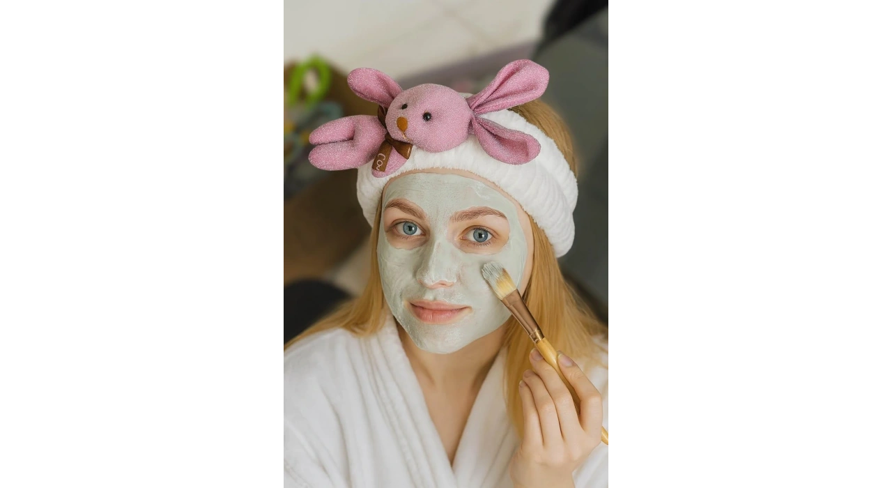 Beyaz Renk Tavşan Figürlü Peluş Saç Bandı