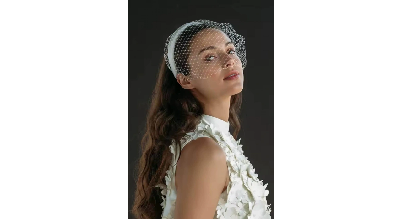 Beyaz Renk Tül Detaylı Saç Aksesuarı/ Nikah Düğün Gelin Taç