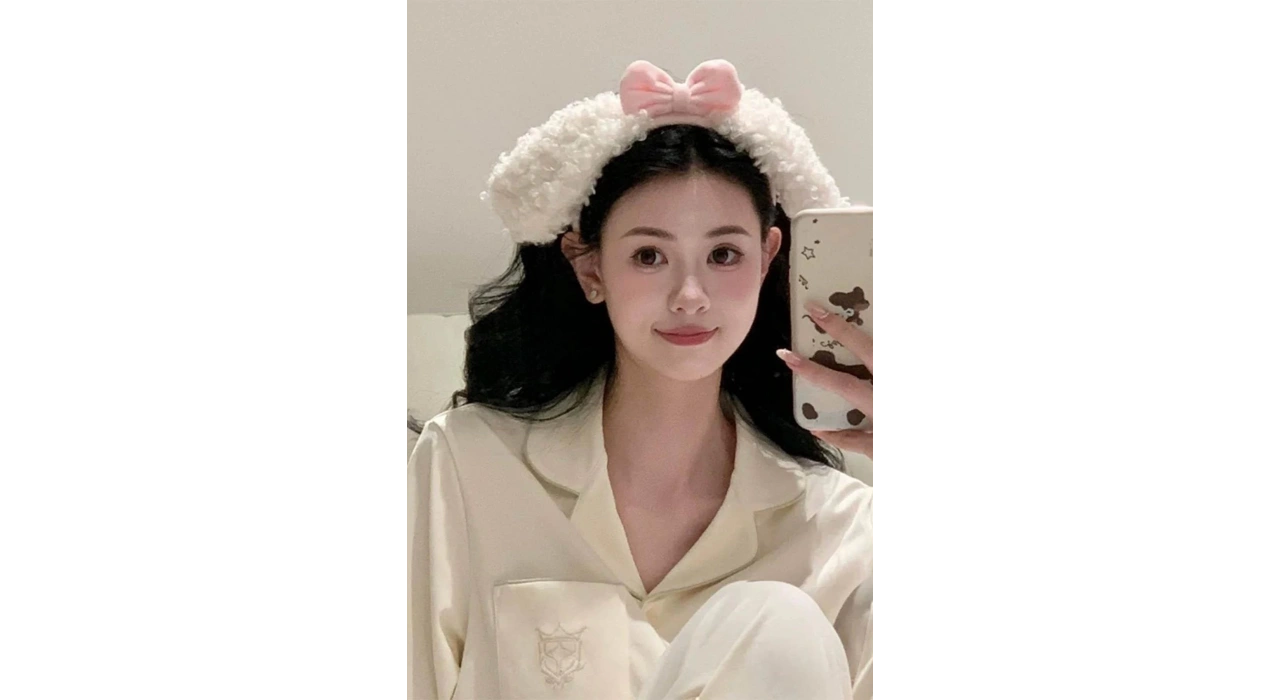 Beyaz Ve Pembe Renk Kurdele Figürlü Kulak Detaylı Peluş Taç