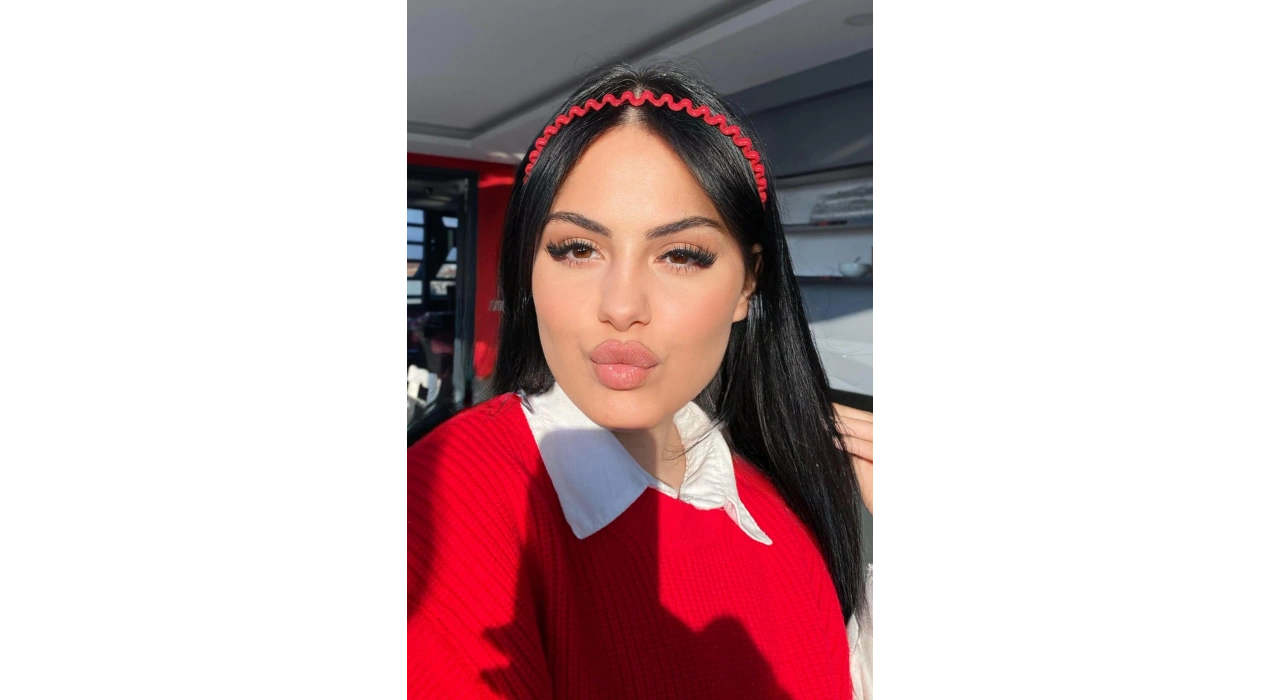 Bordo Renk Kıvrımlı Taç