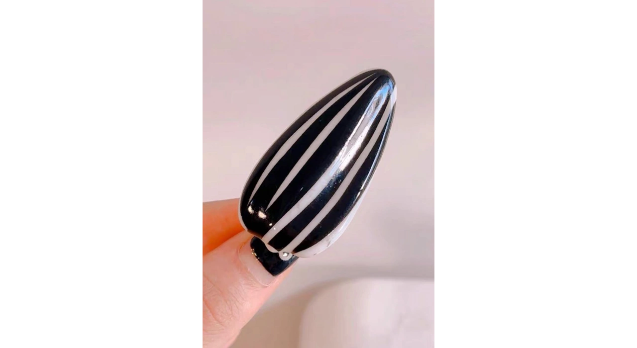 Çekirdek Figürlü Yan Toka