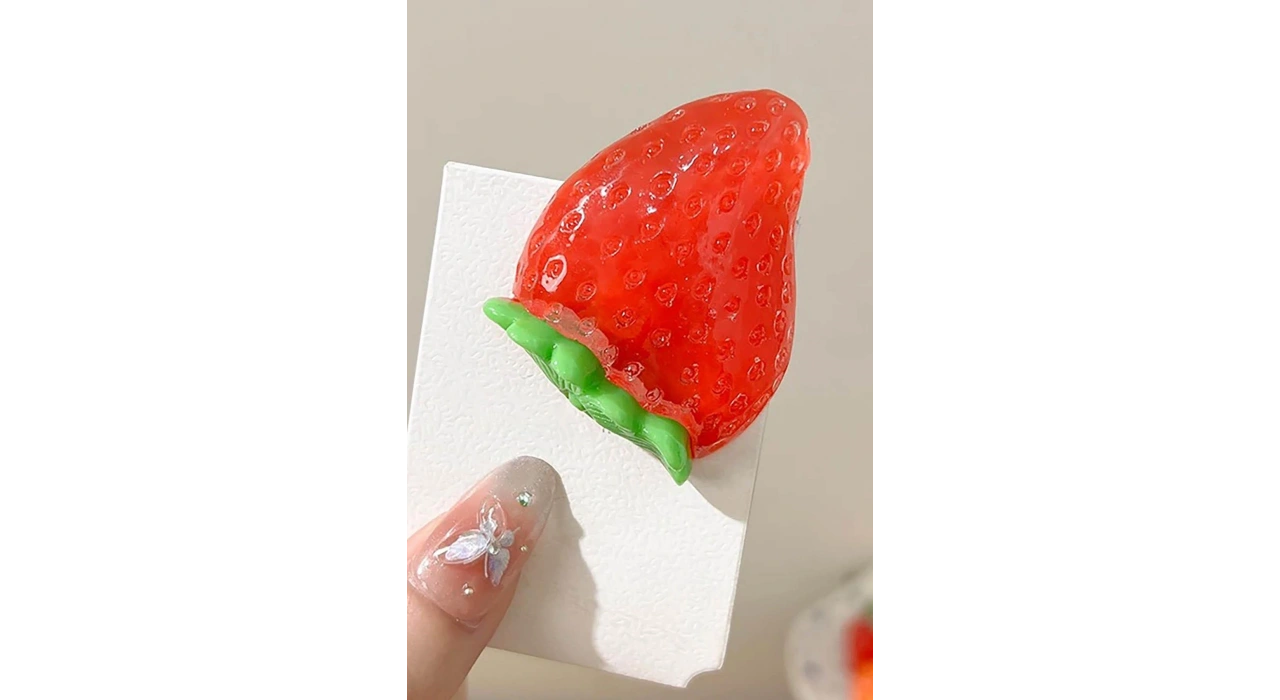 Çilek Figürlü Yan Toka