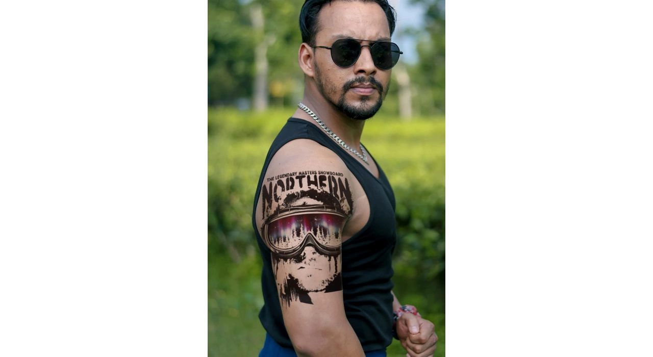 Geçici Erkek Modelli ve Yazılı Dövme Tattoo