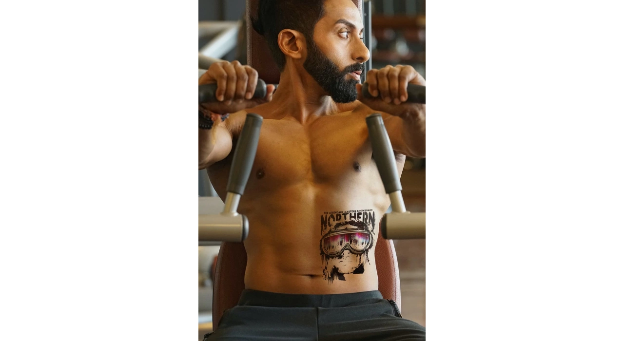 Geçici Erkek Modelli ve Yazılı Dövme Tattoo