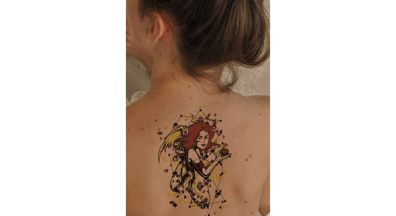 Geçici Kadın Modelli Dövme Tattoo