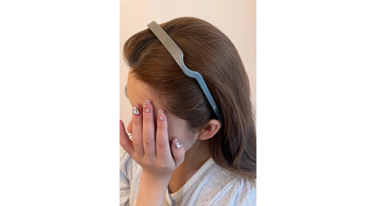 Gri Renk Gözlük Efekti Veren Taç