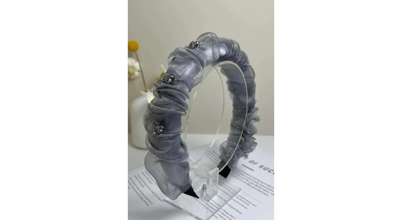 Gri Renk Taş Detaylı Taç