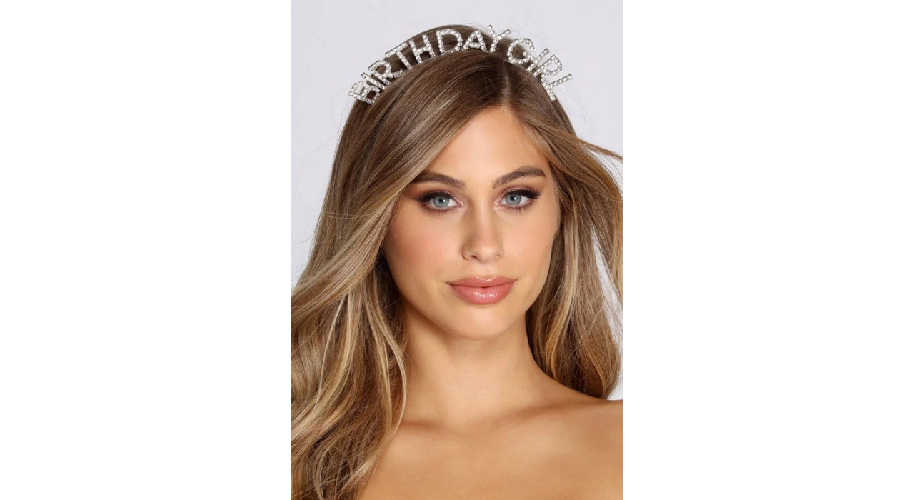 Gümüş Renk Birthday Girl Yazılı Taç