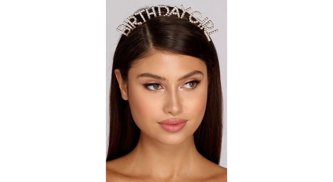 Gümüş Renk Birthday Girl Yazılı Taç