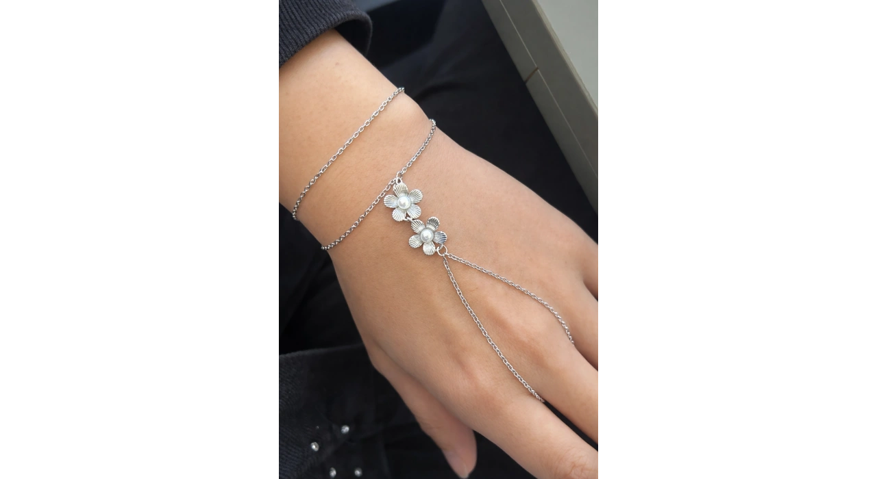 Gümüş Renk Çiçek Figürlü İnci Detaylı Çelik Şahmeran