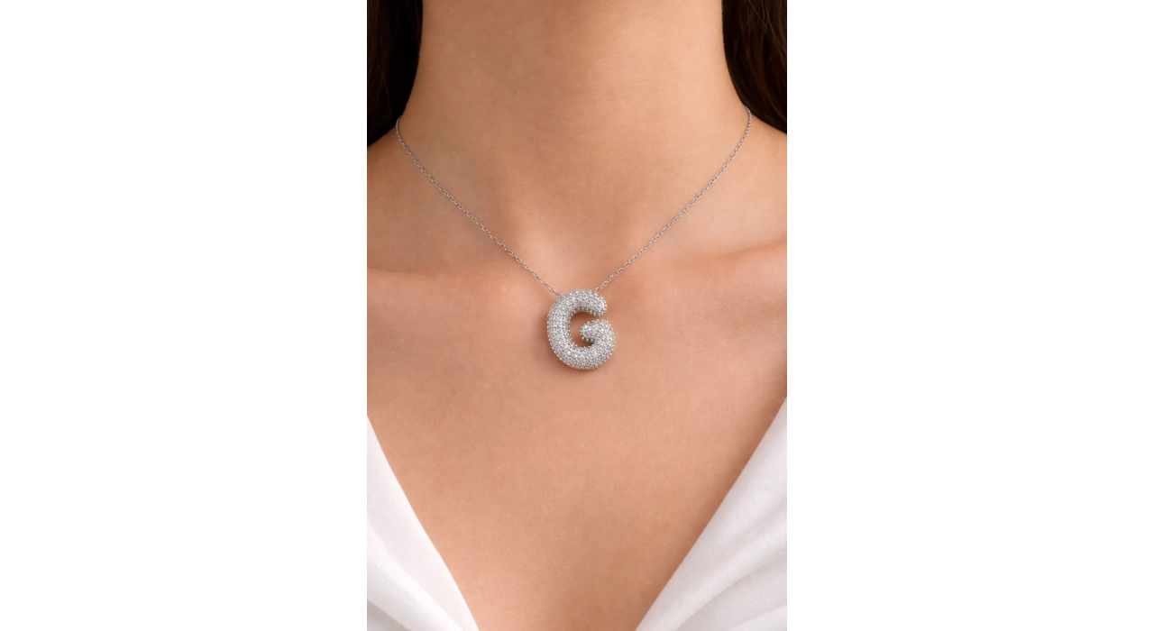 Gümüş Renk G Harf Taş Detaylı Çelik Kolye