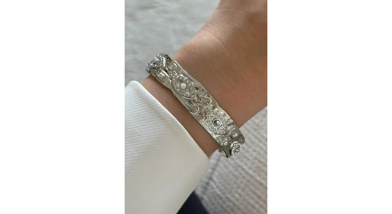 Gümüş Renk Göz Figürlü Taş Detaylı Çelik Kelepçe Bileklik