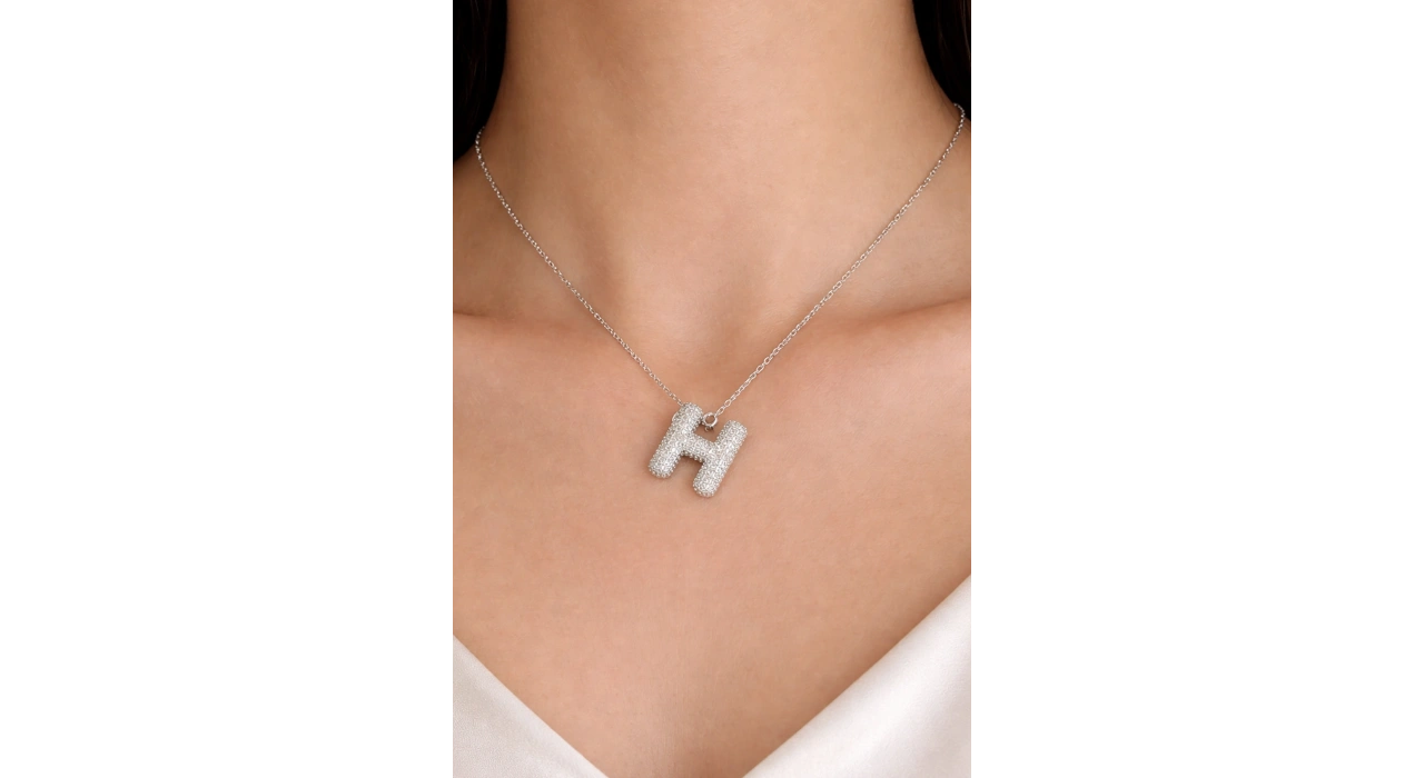 Gümüş Renk H Harf Taş Detaylı Çelik Kolye