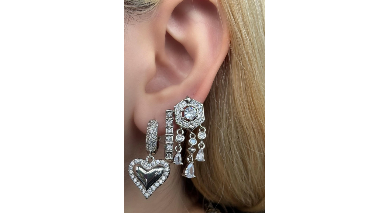 Gümüş Renk Kalp Figürlü Taş Detaylı VİP 3lü YSX Küpe Set