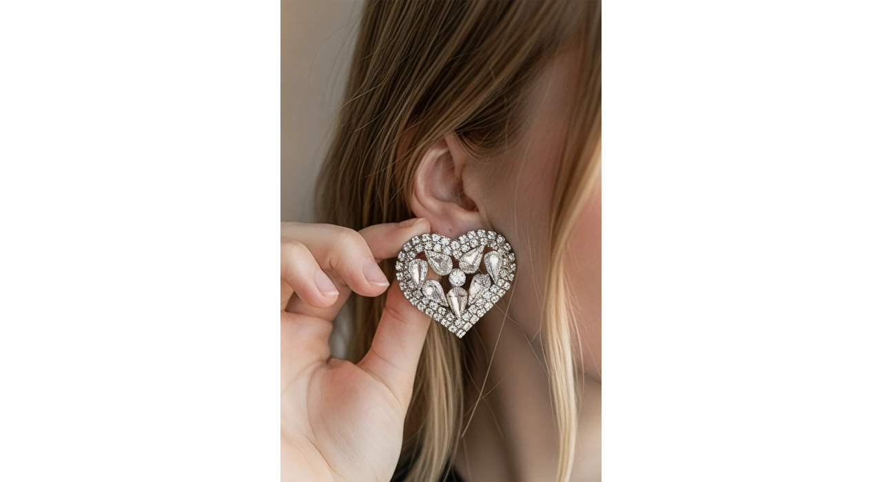 Gümüş Renk Kalp Figürlü Taşlı Abiye Küpe Kına/Gelin Küpe (Çift)