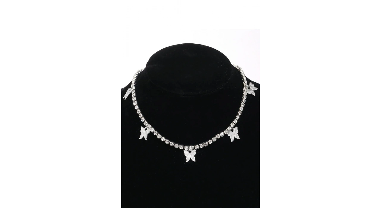 Gümüş Renk Kelebek Figürlü Taşlı Su Yolu Kolye