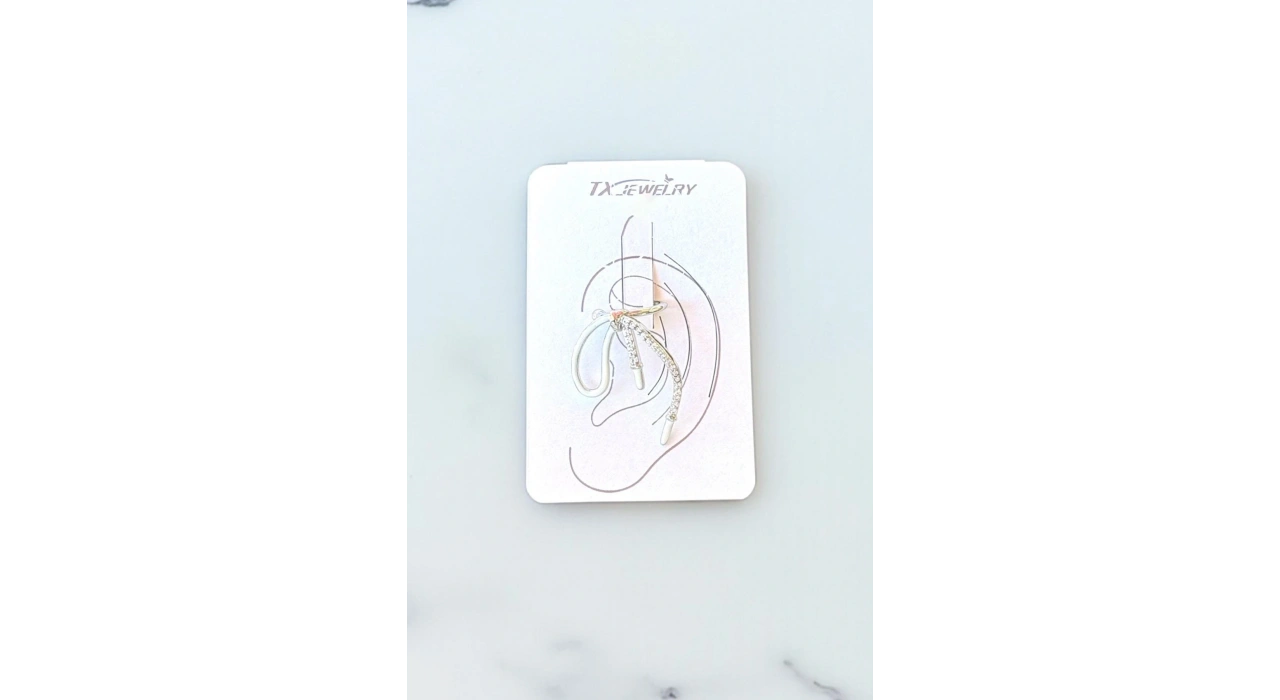 Gümüş Renk Kurdele Figürlü Taş Detaylı 14K Altın Kaplama TX Ear Cuff (Tek)