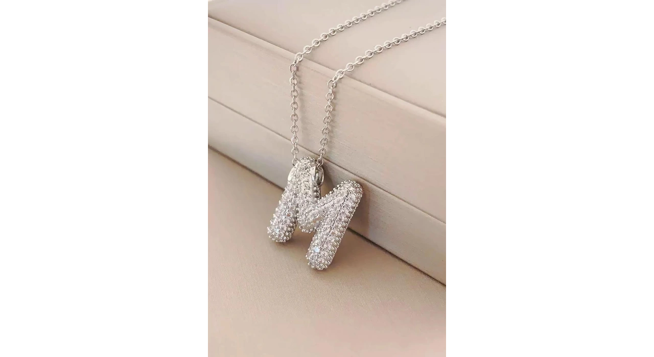 Gümüş Renk M Harf Taş Detaylı Çelik Kolye