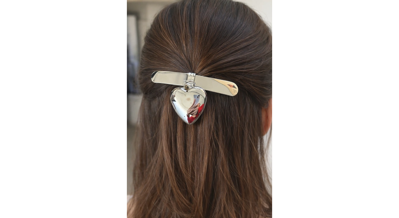 Gümüş Renk Metal Kalp Detaylı Otomat Toka