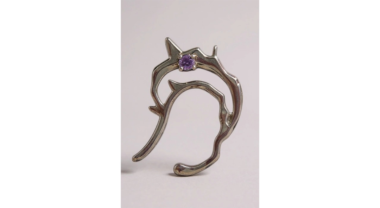 Gümüş Renk Mor Taş Detaylı 14K Altın Kaplama TX Ear Cuff (Tek)