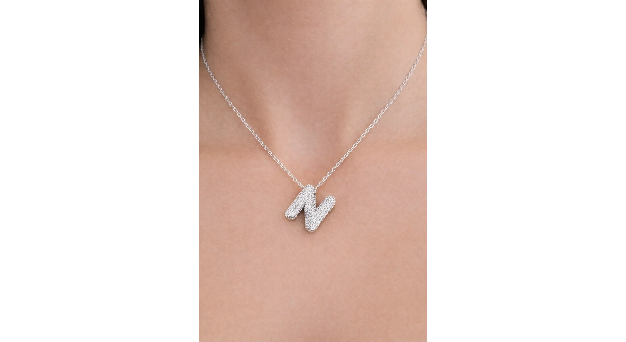 Gümüş Renk N Harf Taş Detaylı Çelik Kolye