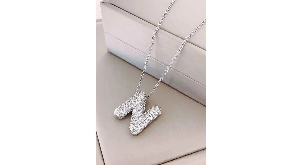 Gümüş Renk N Harf Taş Detaylı Çelik Kolye