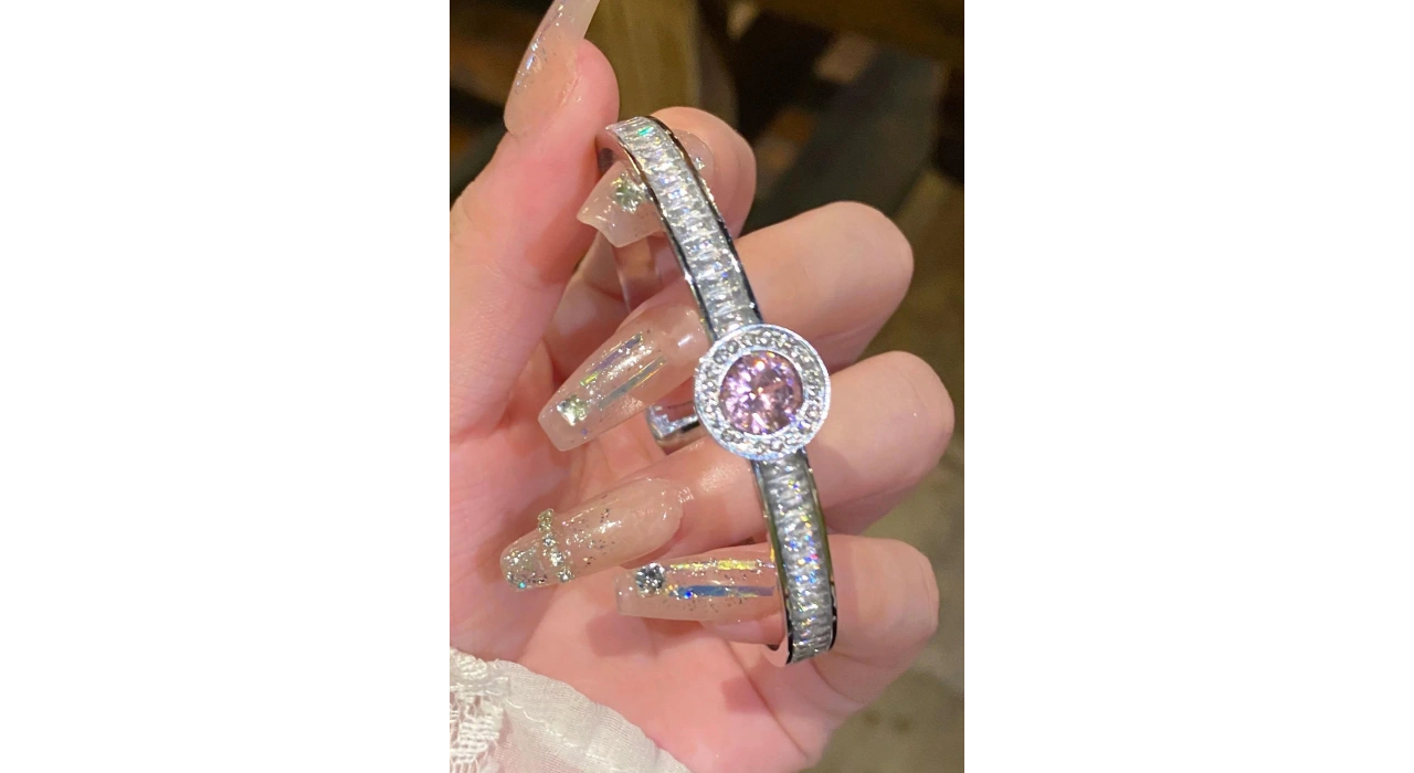 Gümüş Renk Pembe Taş Detaylı Çelik Kelepçe Bileklik