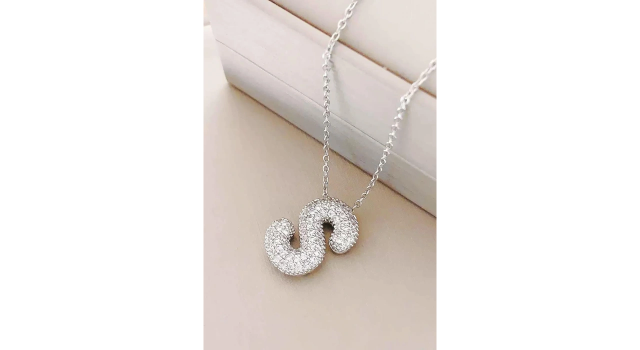 Gümüş Renk S Harf Taş Detaylı Çelik Kolye