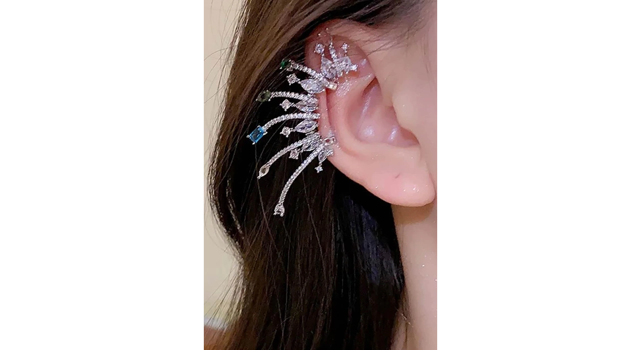 Gümüş Renk Taş Detaylı 14K Altın Kaplama TX Kulak Aksesuarı (Tek)