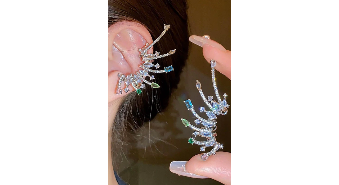 Gümüş Renk Taş Detaylı 14K Altın Kaplama TX Kulak Aksesuarı (Tek)