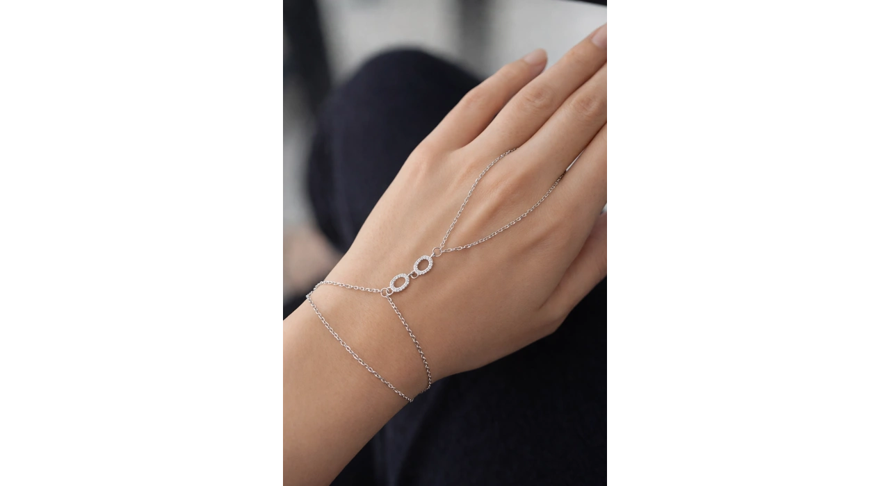 Gümüş Renk Taş Detaylı Çelik Şahmeran