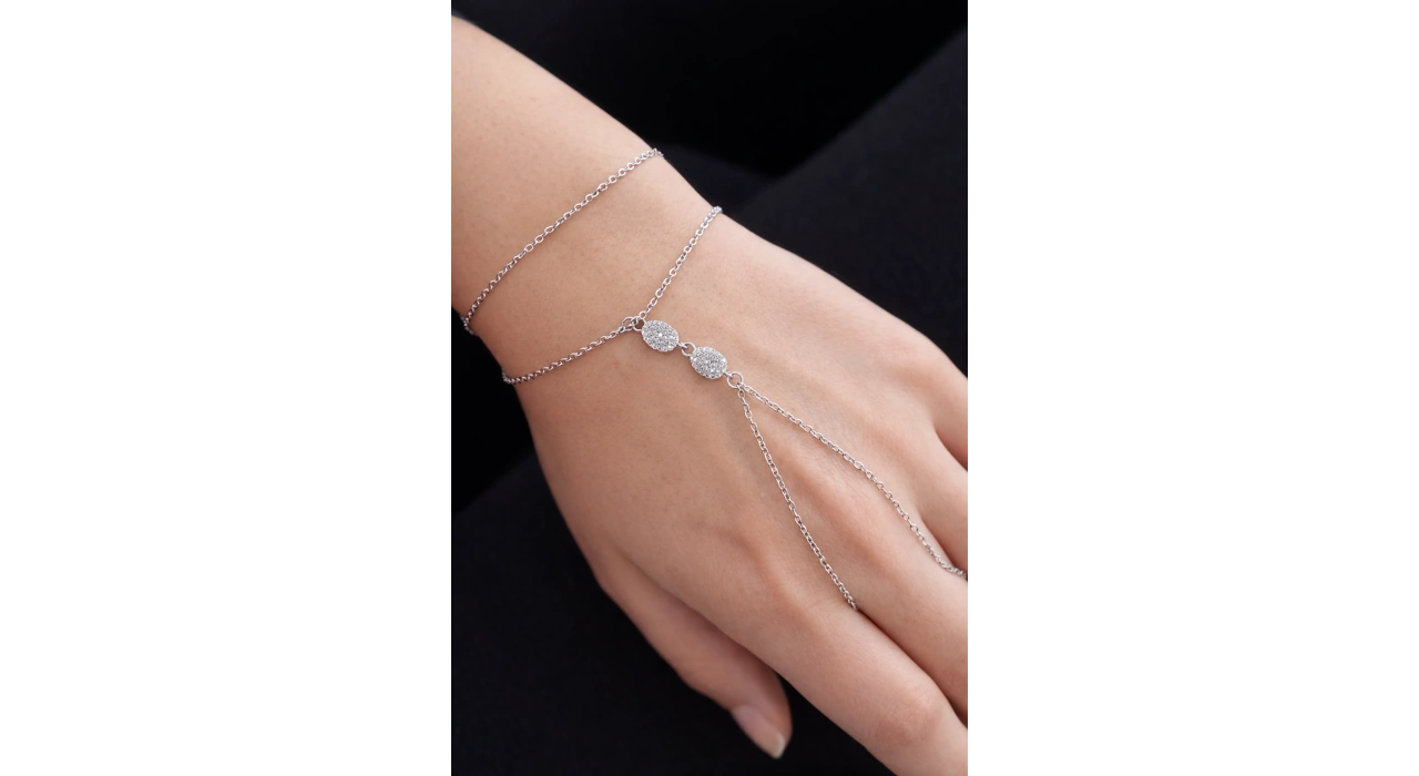 Gümüş Renk Taş Detaylı Çelik Şahmeran