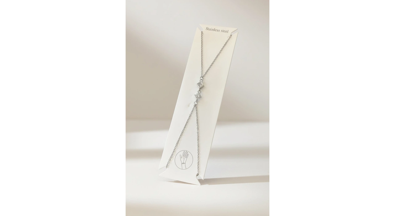 Gümüş Renk Taş Detaylı Çelik Şahmeran