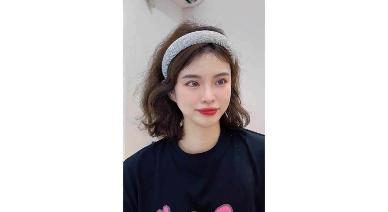 Gümüş Renk Taş Detaylı Taç