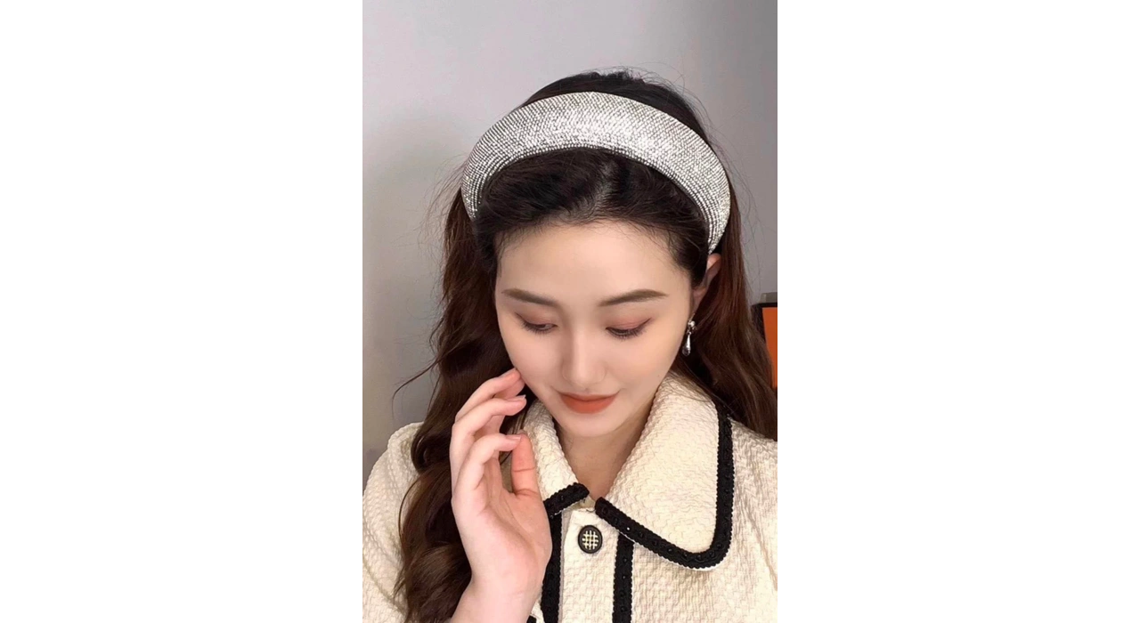 Gümüş Renk Taş Detaylı Taç