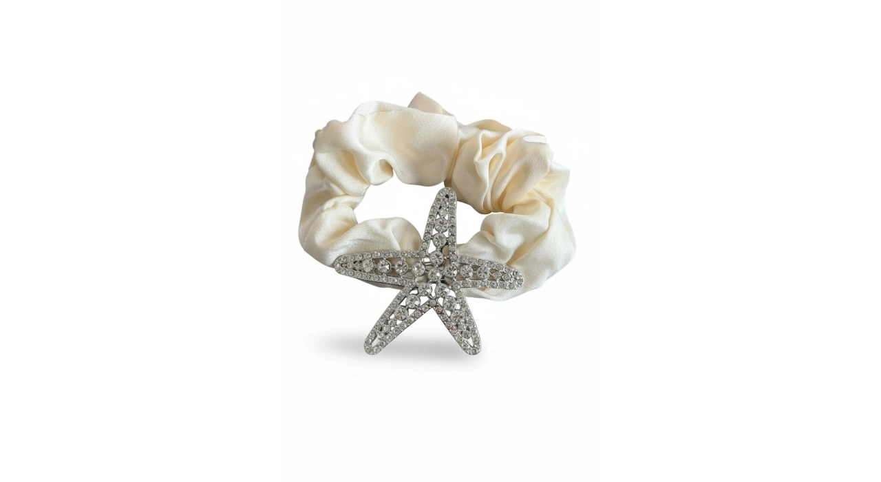 Gümüş Renk Taşlı Yıldız Detaylı Krem Renk Simit Toka