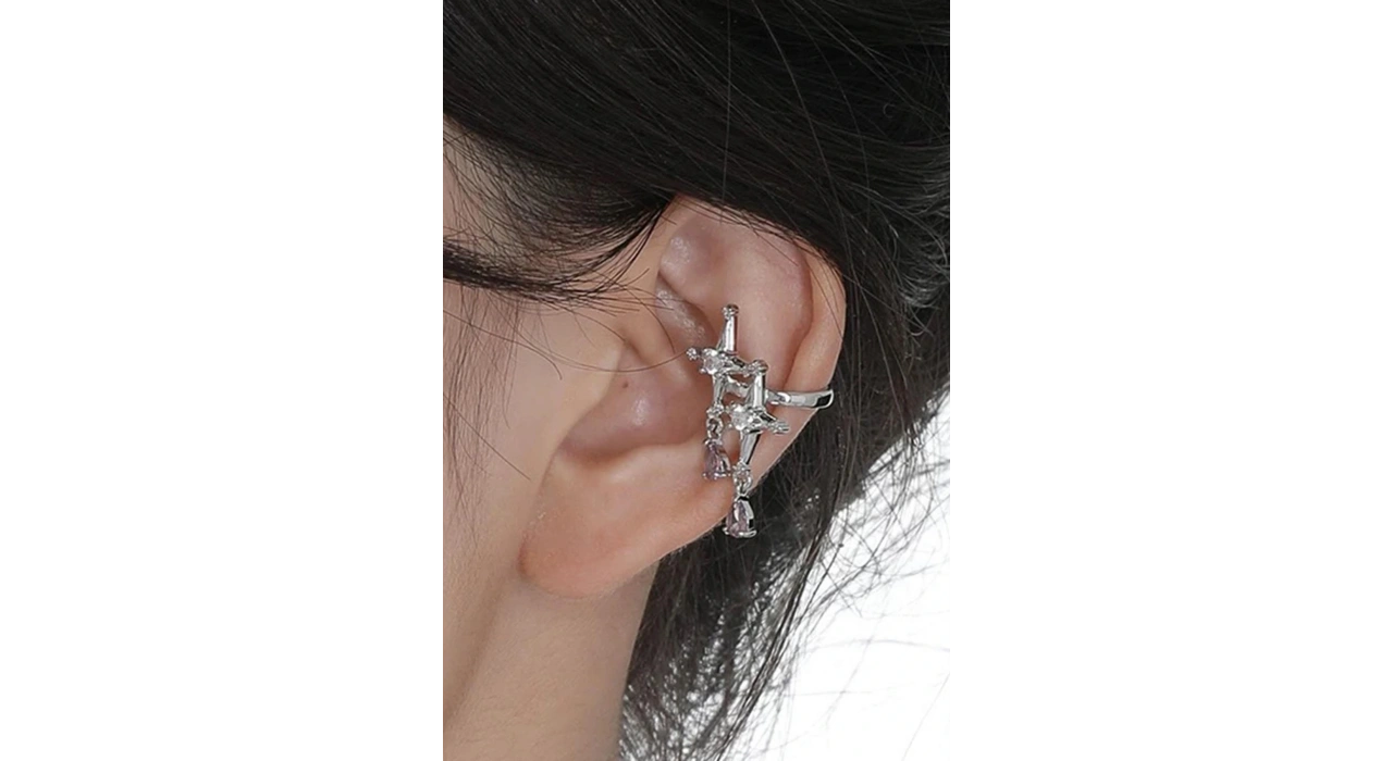 Gümüş Renk Yıldız Figürlü Taş Detaylı 14K Altın Kaplama TX Ear Cuff (Tek)