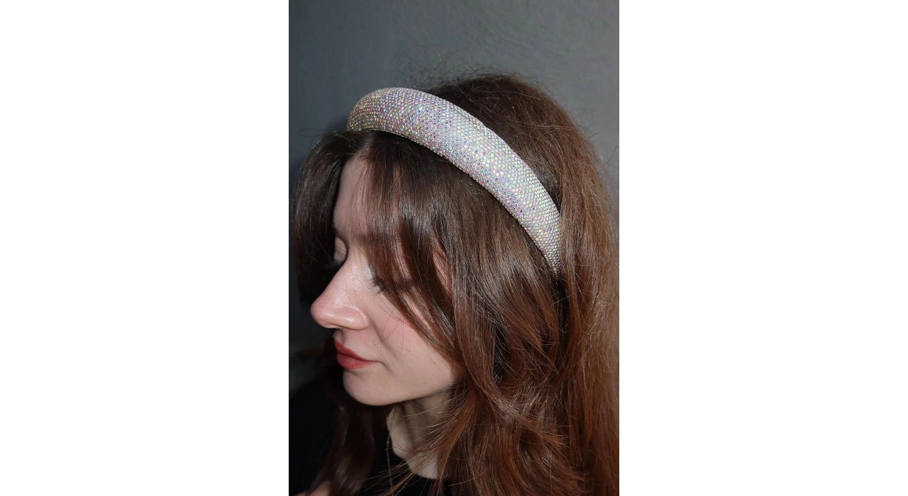 Hologramlı Gümüş Renk Kristal Taş Detaylı Taç