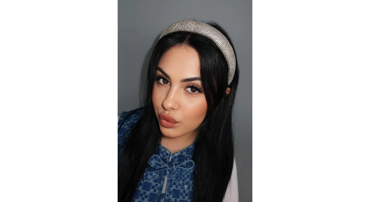 Hologramlı Gümüş Renk Taş Detaylı Taç