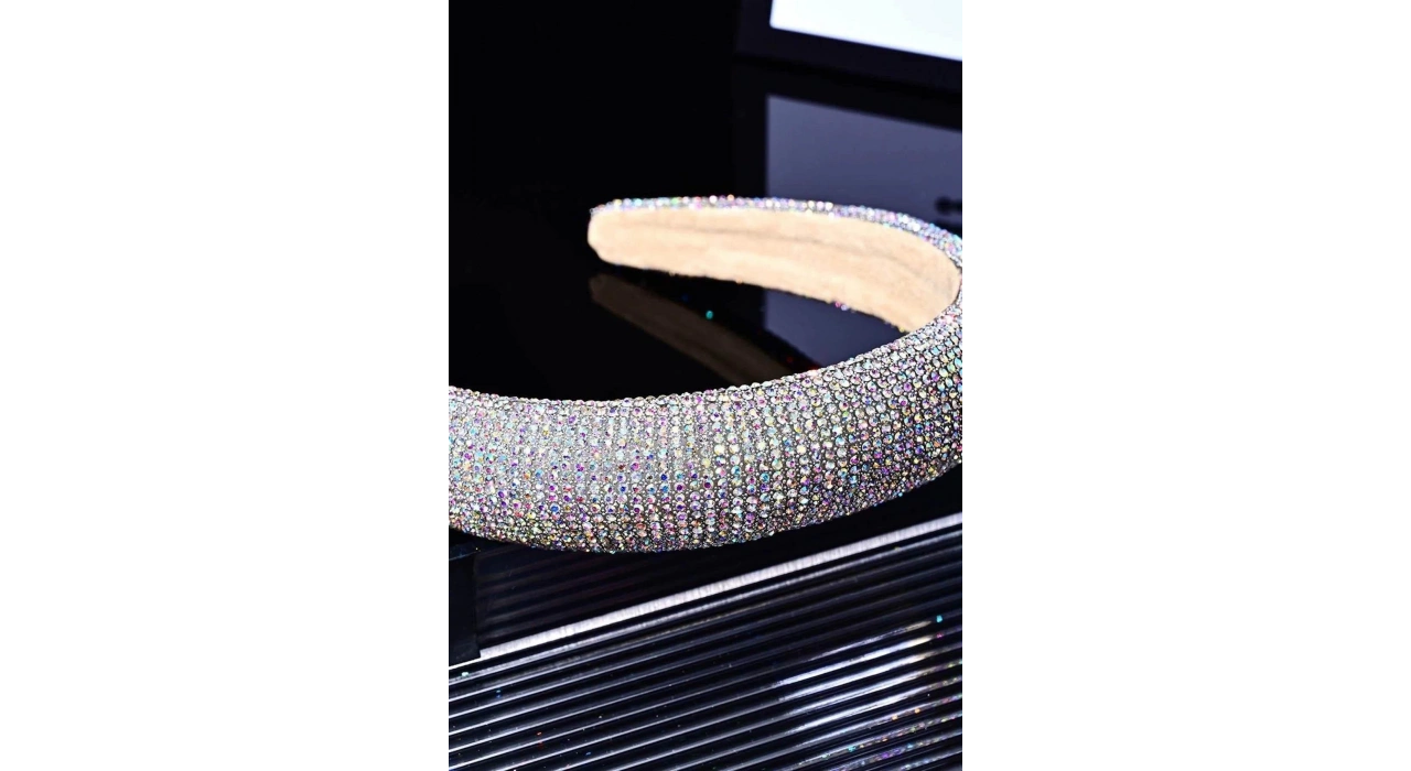 Hologramlı Gümüş Renk Taş Detaylı Taç