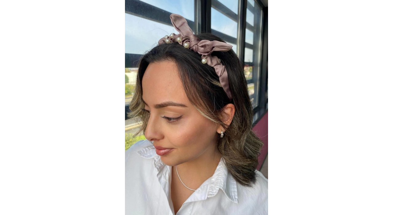 Kahve Renk Kurdele Figürlü İnci Detaylı Taç