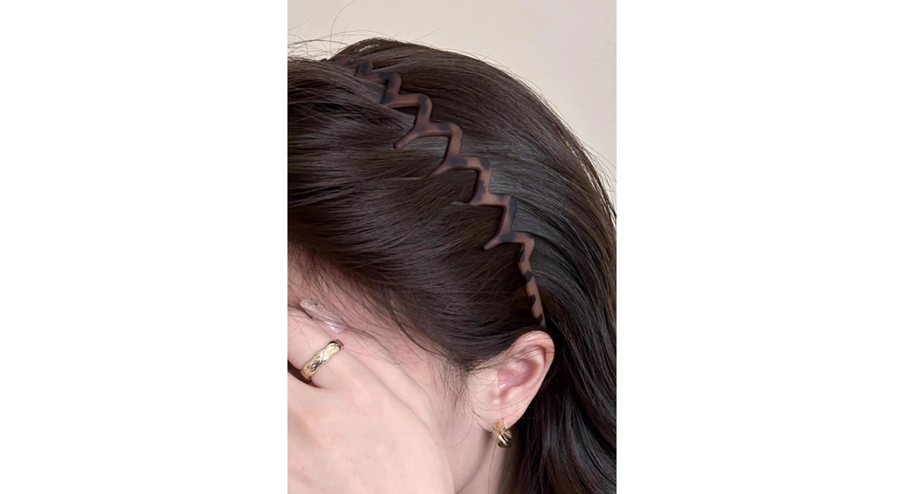 Kahve Renk Tarak Detaylı Taç