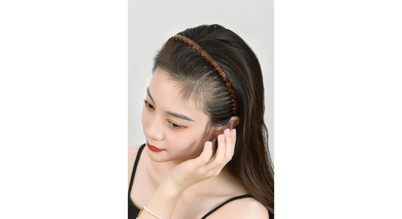 Kahve Renk Tarak Detaylı Taç