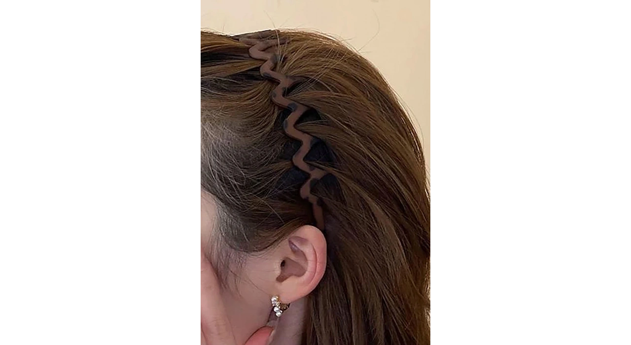 Kahve Renk Tarak Detaylı Taç