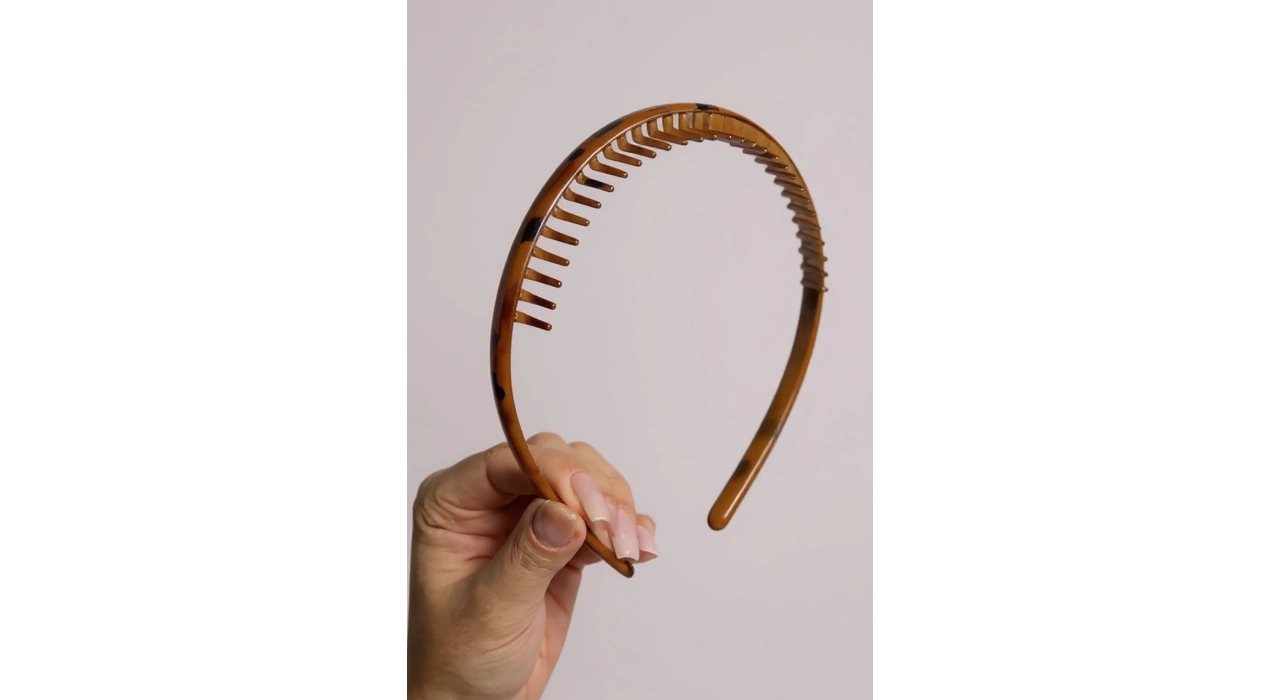 Kahve Renk Tarak Detaylı Taç