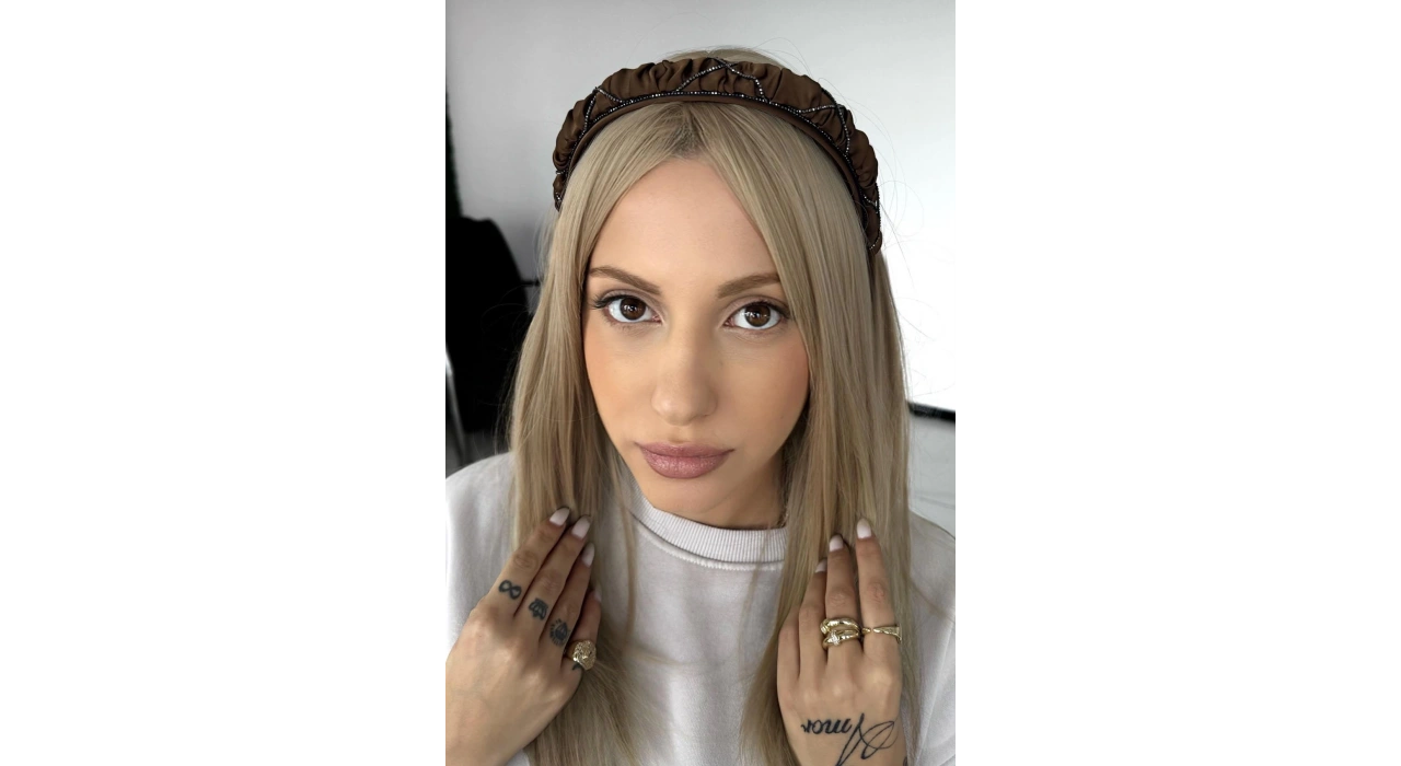 Kahve Renk Taş Detaylı Taç