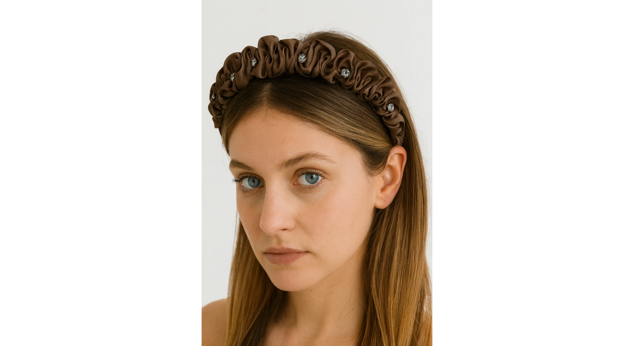 Kahve Renk Taş Detaylı Taç