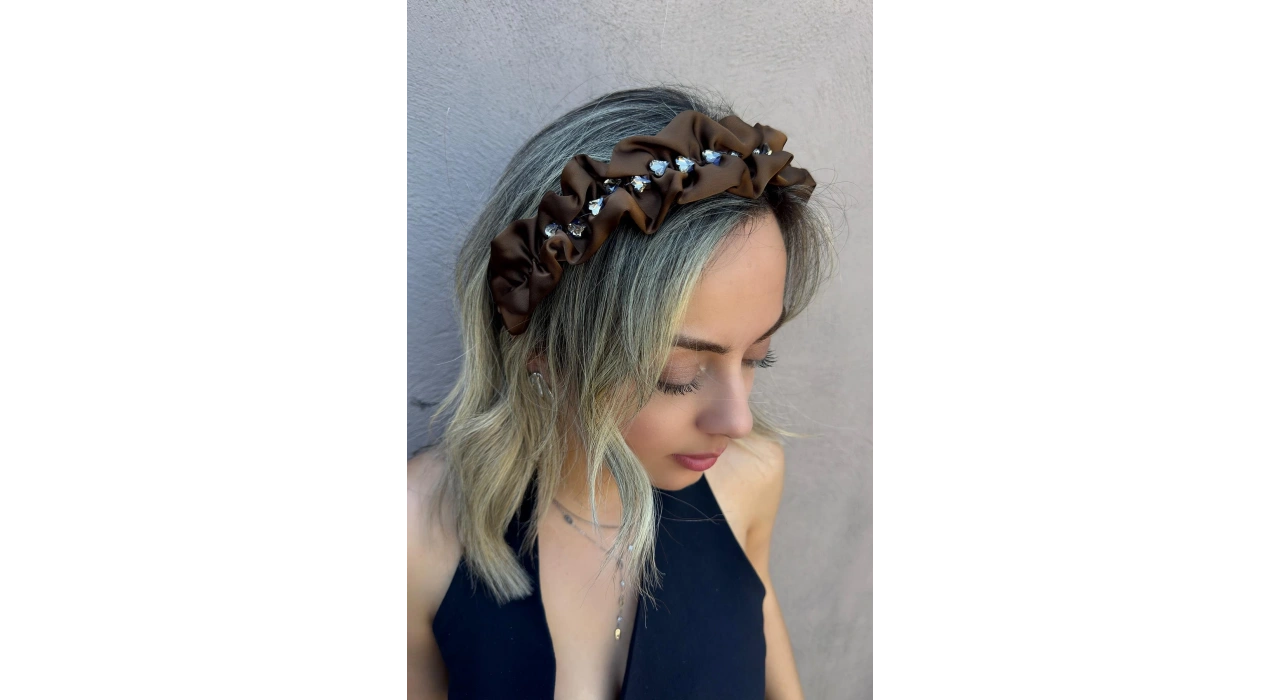 Kahve Renk Taş Detaylı Taç